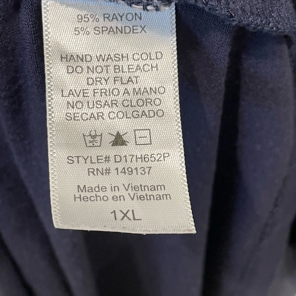 Slouchy V-Neck Pocket Tee | Dark Navy Ultra Soft Modal Feel 1X - Picture 7 of 7